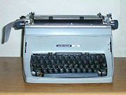 Las mquinas de escribir mecnicas, como esta Underwood Five, fueron durante mucho tiempo comunes en las oficinas. Fueron reemplazadas por modelos ms modernos y actualmente por computadoras.