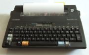Mquina de escribir electrnica: la fase final del desarrollo de las mquinas de escribir. En la imagen, una Canon Typestar 110 de 1989.
