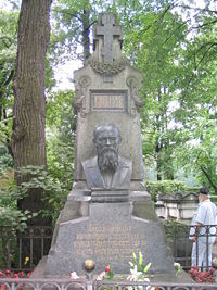 Tumba de Dostoyevski en el Monasterio Alexander Nevsky.