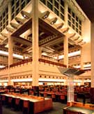Sala de lectura de humanidades de la Biblioteca Britnica, ubicada en St Pancras, Londres.