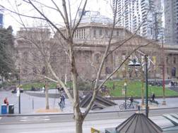 Imagen: Estado de la Biblioteca Central de Melbourne, 19.07.06.jpg