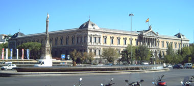 Vista de la sede de la B.N.E. y el M.A.N. desde la Plaza de Coln de Madrid.