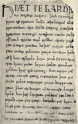 Primera página de Beowulf, contenido en el dañado Códice Nowell.