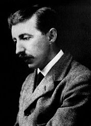 E. M. Forster en aproximadamente 1905.