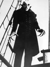 Max Schreck (43 aos) en el papel del Conde Orlok