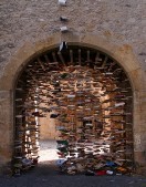 Arco de libros 1 - Romainmôtier.jpg