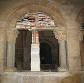 Arco de libros 3 - Romainmôtier.jpg