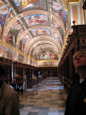 EscorialLibrarySanLorenzodeElEscorialSpain.jpg